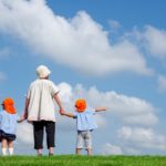 【新規事業】2026年以降の勝機は「多世代共生」にあり。幼老複合施設のビジネスモデルを徹底解説