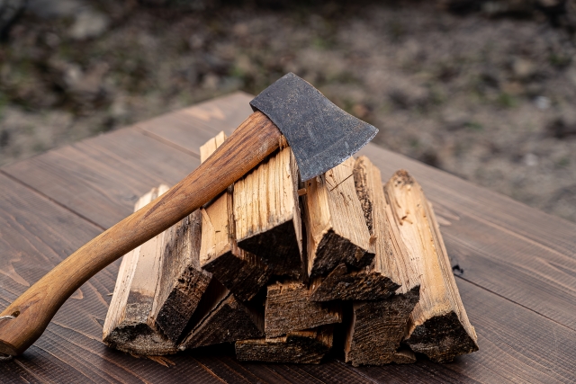 【新ビジネスの種】「薪割り」や「農作業」がジムになる？フィットネス業界の次なるフロンティア「ワイルドワークアウト」の可能性