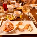 【ビジネス分析】「安さ」で戦わない。PISOLAに学ぶ「体験型レストラン」の勝ち筋